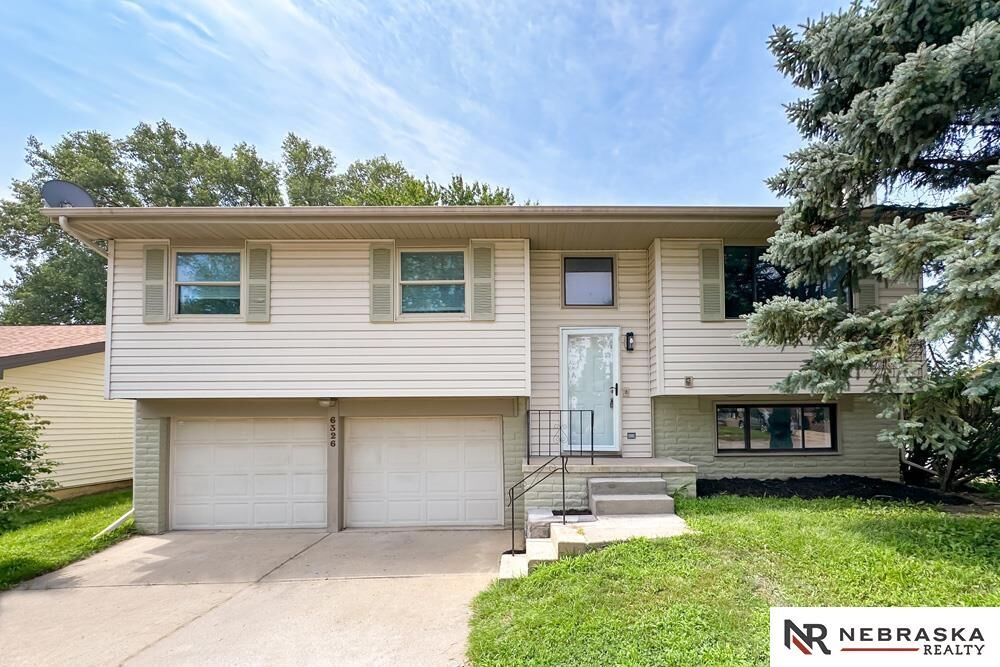 Property Photo: 6326 N 112th Circle NE 68164