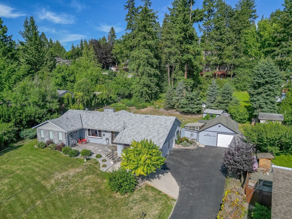 Property Photo:  1850 Lakeshore Road  BC V1E 3X7 