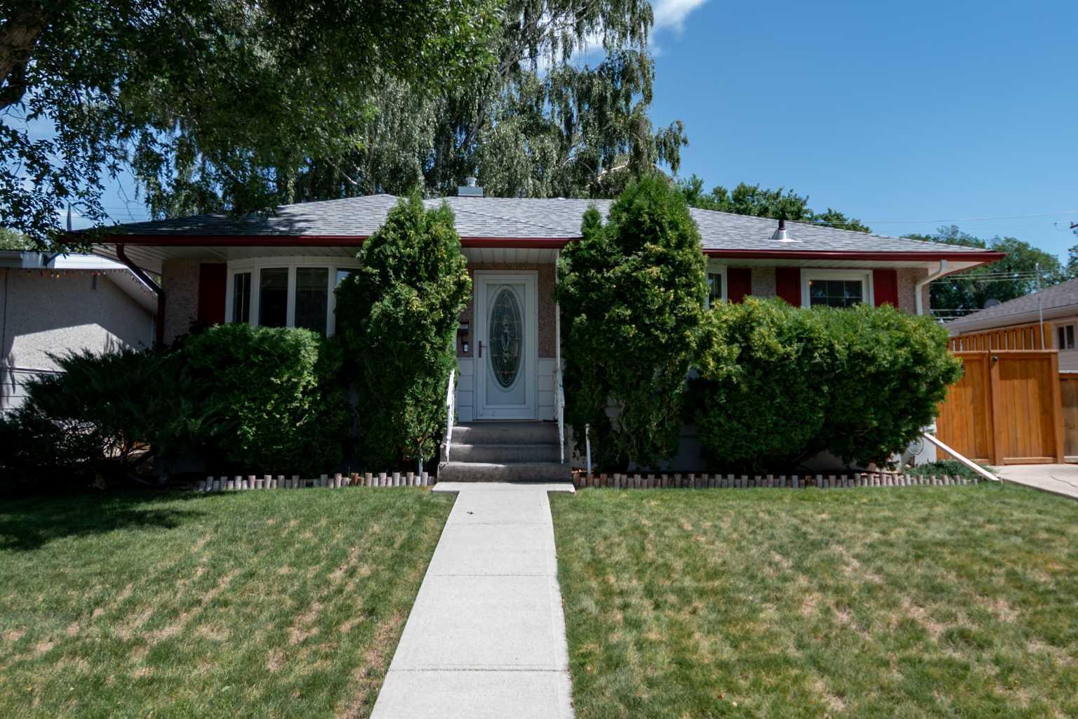 Property Photo: 1915 18 Avenue S AB T1K 1C4
