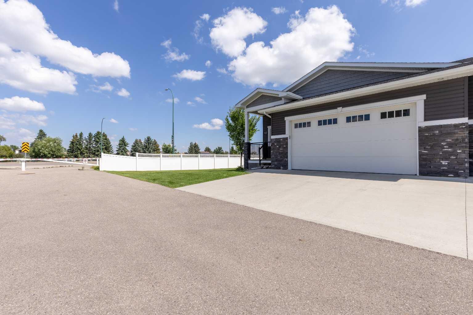 Property Photo:  175 Fairmont Boulevard S 1  AB T1K 7E8 