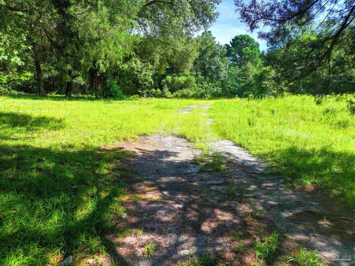 Property Photo:  1647 Holmes Rd  FL 32464 
