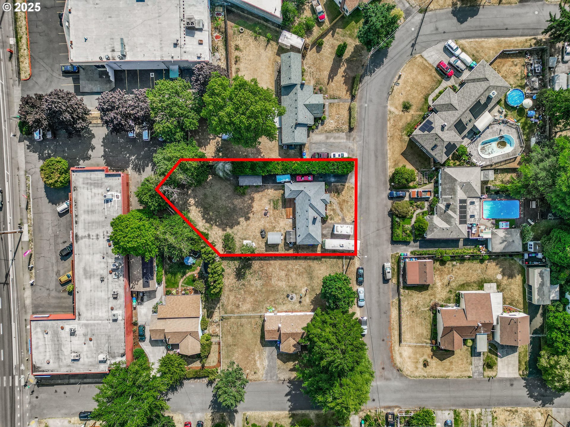 Property Photo: 16523 SE Clinton St OR 97236