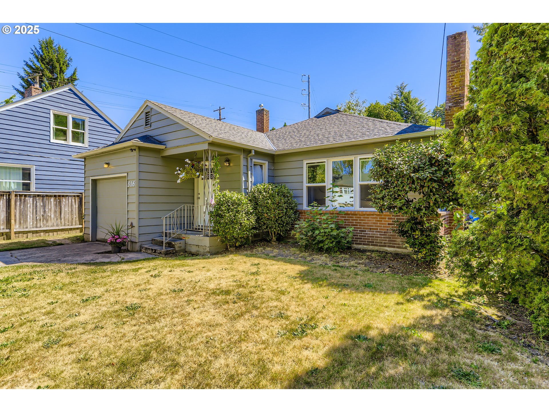 Property Photo:  516 SE 58th Ave  OR 97215 