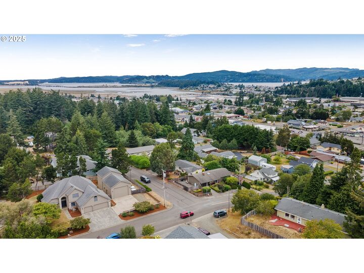 Property Photo: 2200 17th St OR 97459