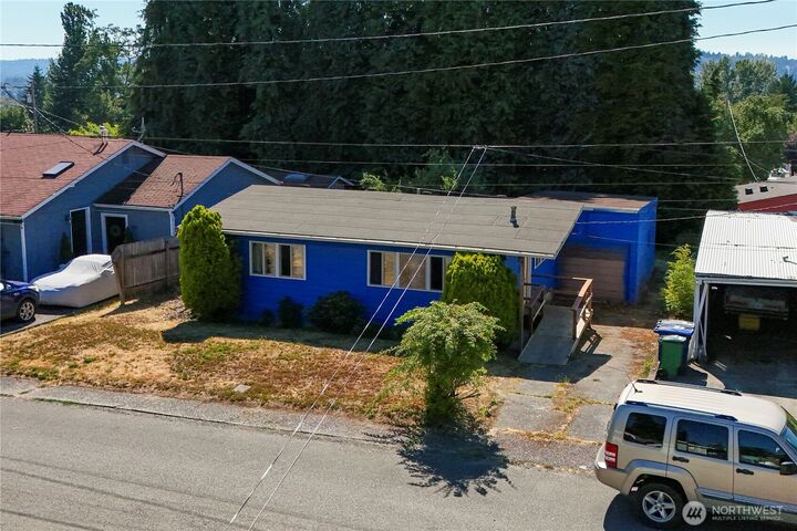 Property Photo: 2190 NE 9th Place WA 98056