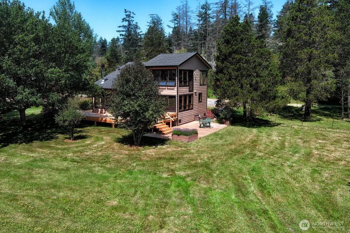 Property Photo:  450  Burton Lane  WA 98250