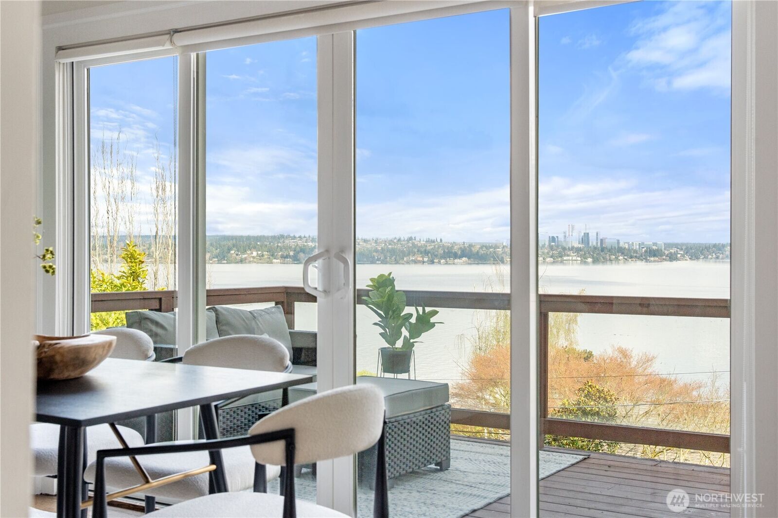 Property Photo:  603  38th Avenue  WA 98122 