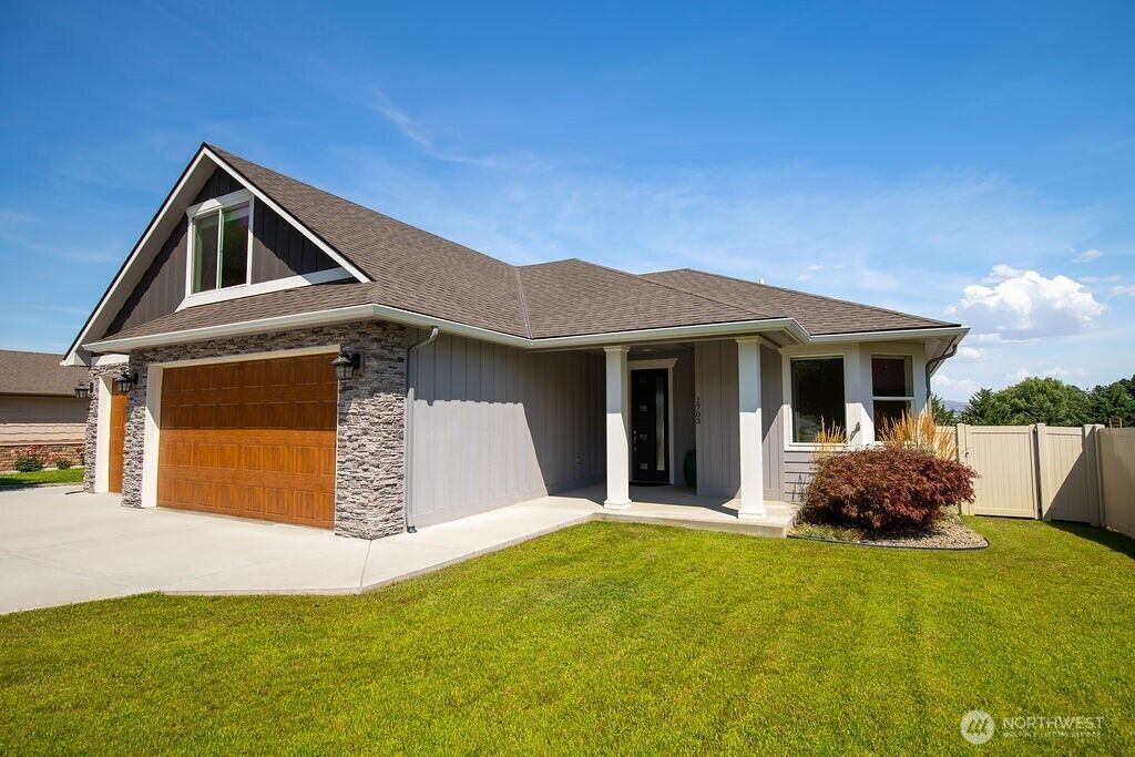 Property Photo: 1703 Brambling Brae Lane WA 98801