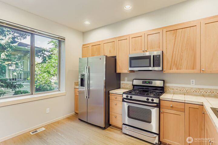 Property Photo:  2075 NW Boulder Way Drive  WA 98027 
