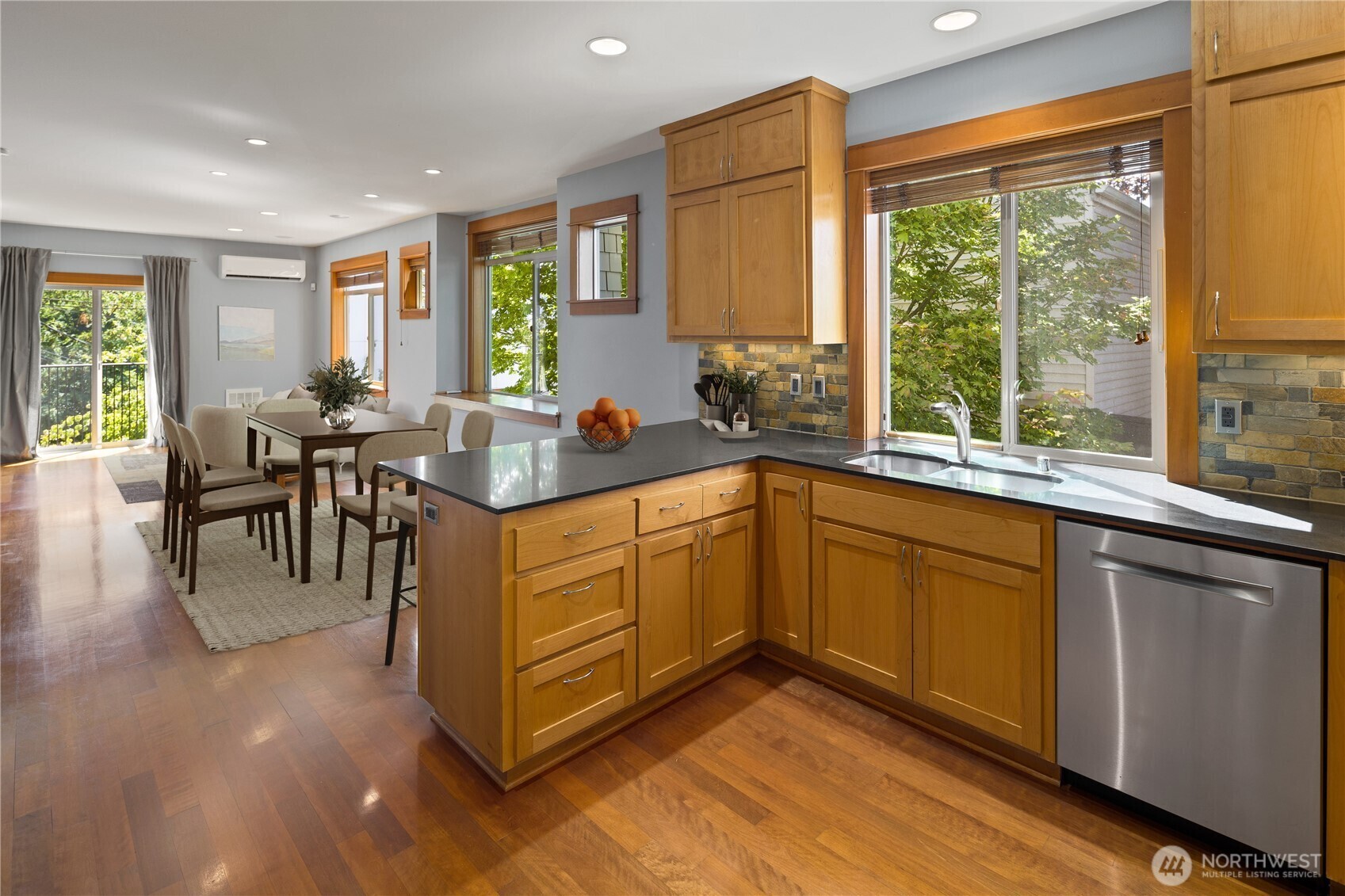 Property Photo: 1416 18th Avenue A WA 98122