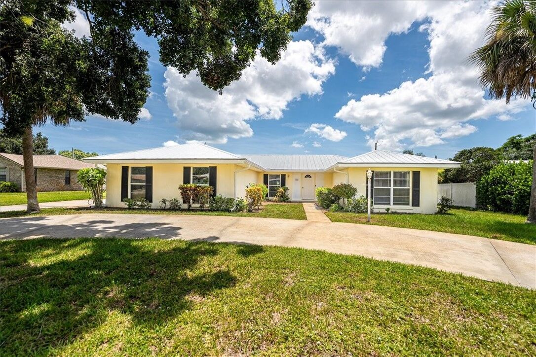 Property Photo: 1426 34th Avenue FL 32960