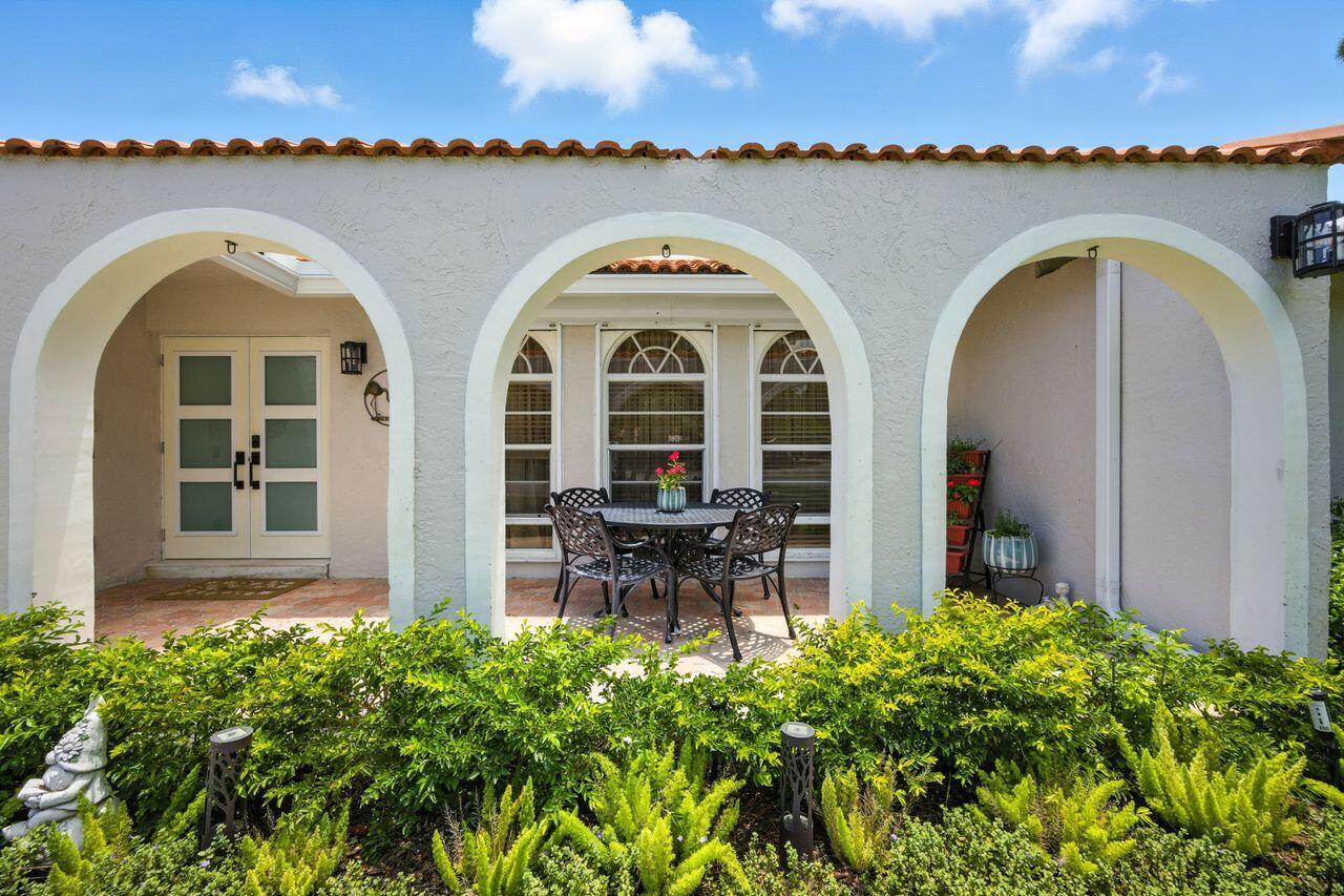 Property Photo: 2436 Timbercreek Circle NW FL 33431