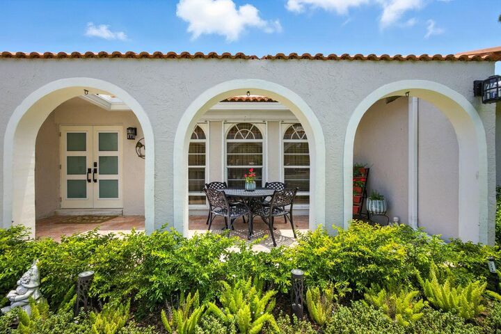 Property Photo: 2436 Timbercreek Circle NW FL 33431
