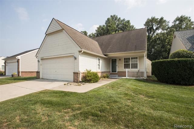 Property Photo:  34883 Poplar Lane  MI 48185 