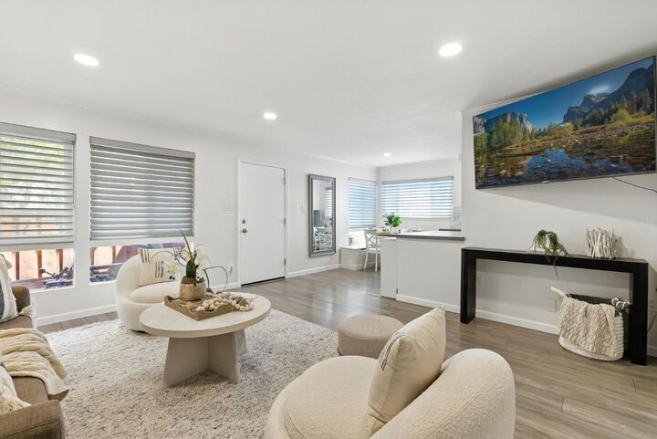 Property Photo:  3015 Los Prados Street 109  CA 94403 