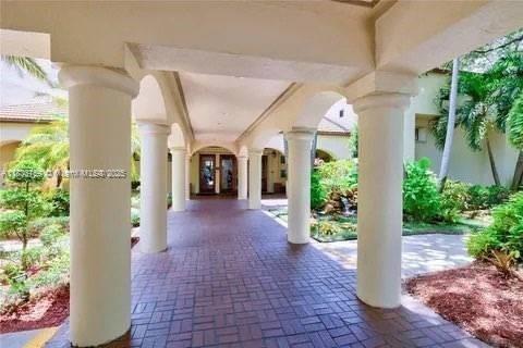 Property Photo: 9491 SE Evergreen Pl 102 FL 33324