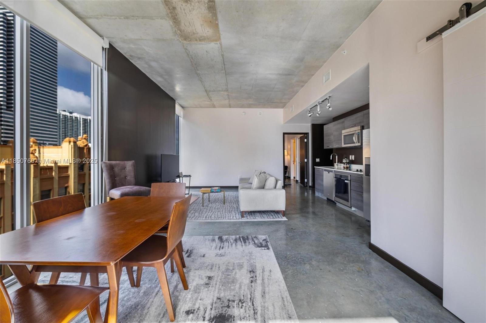 Property Photo: 151 SE 1st St 401 FL 33131