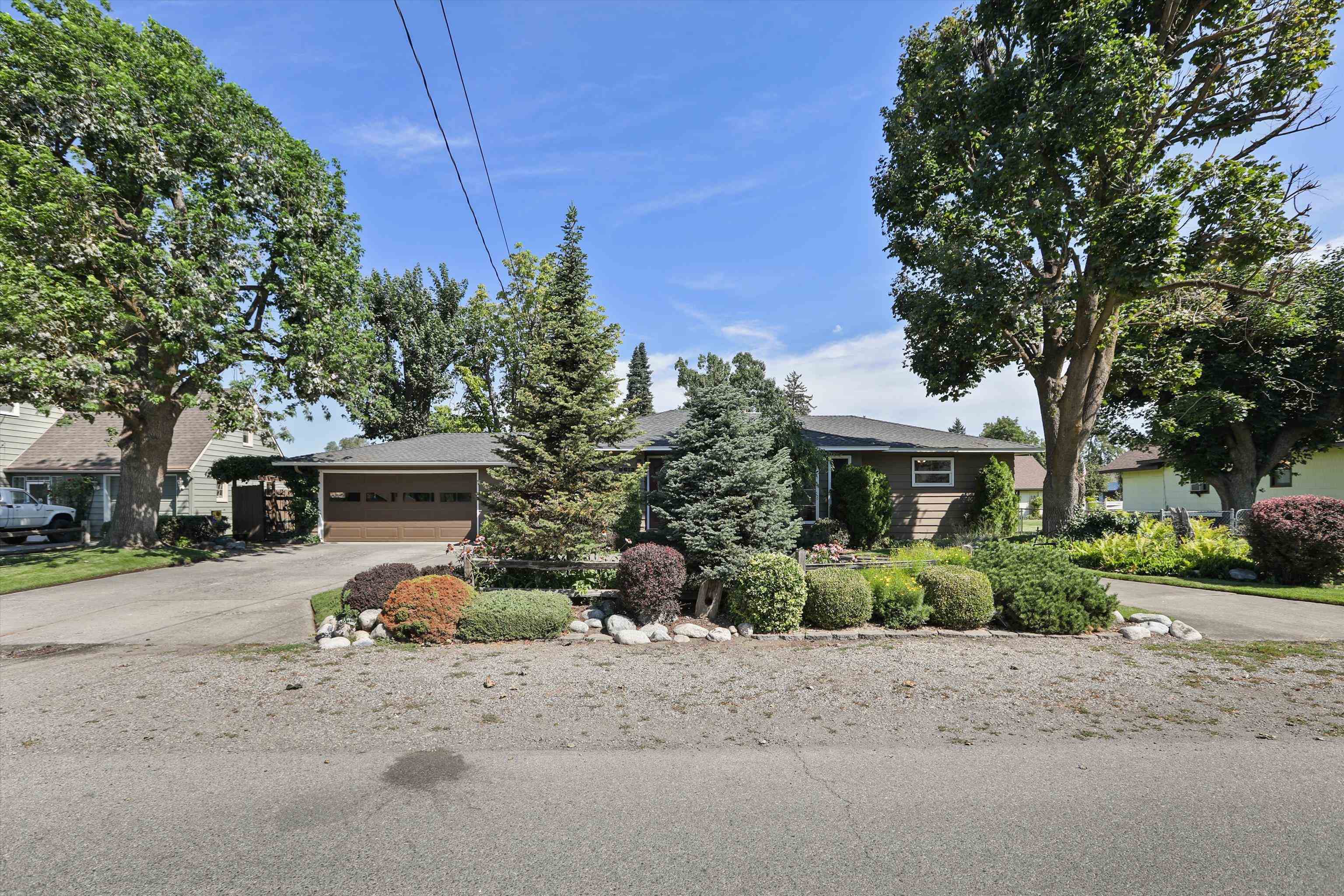 Property Photo: 8613 E Valleyway Ave WA 99212