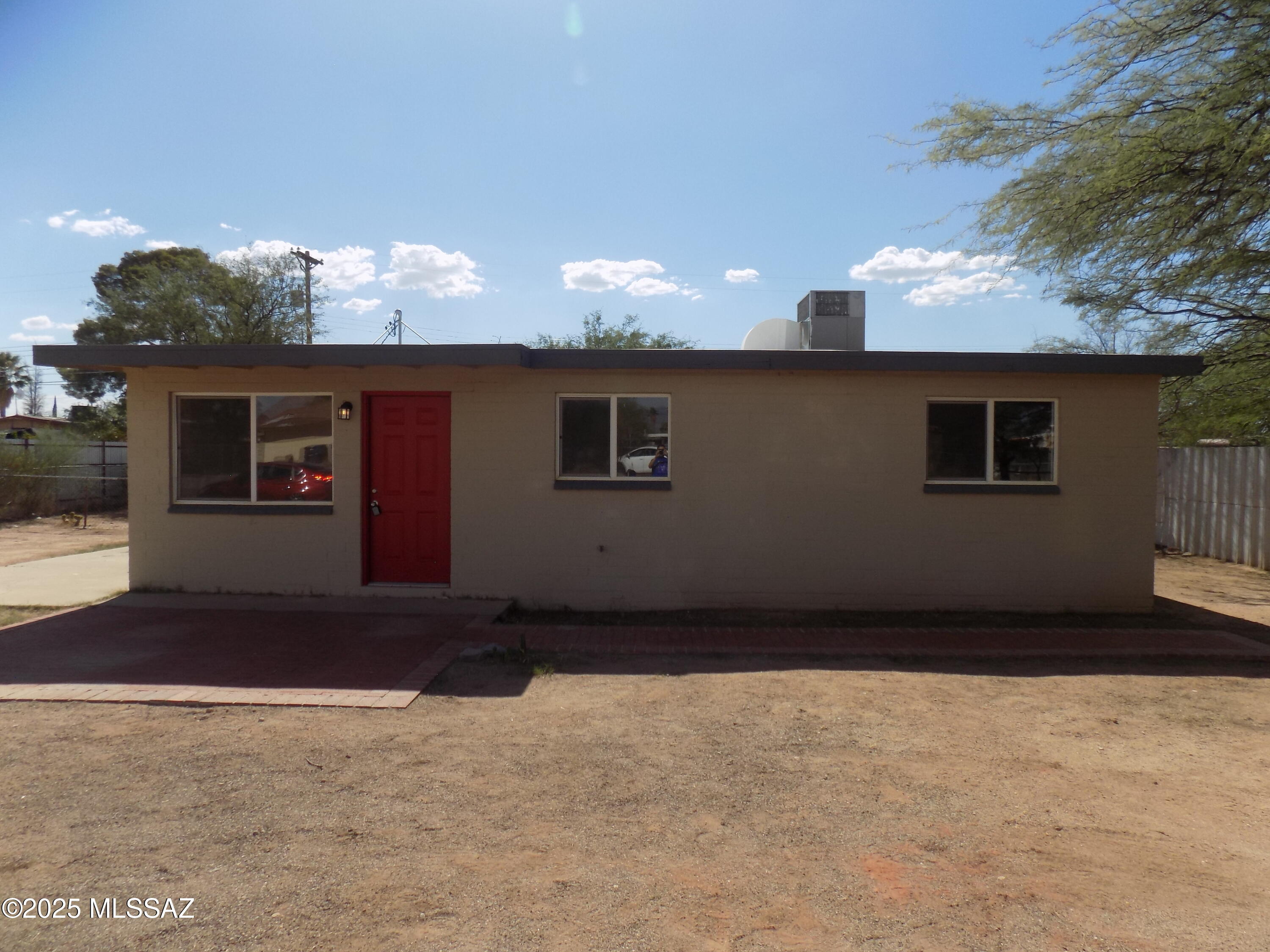 Property Photo:  2018 S Cloverland Avenue  AZ 85711 
