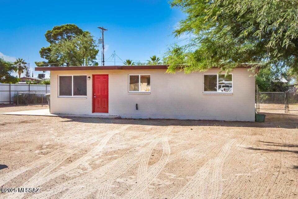Property Photo:  2018 S Cloverland Avenue  AZ 85711 