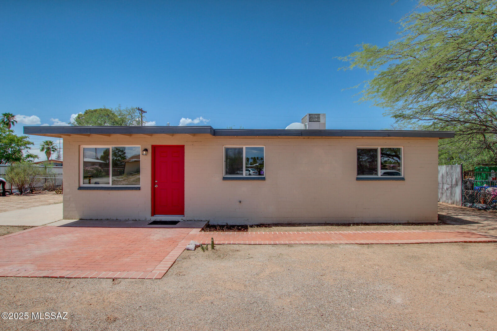 Property Photo:  2018 S Cloverland Avenue  AZ 85711 