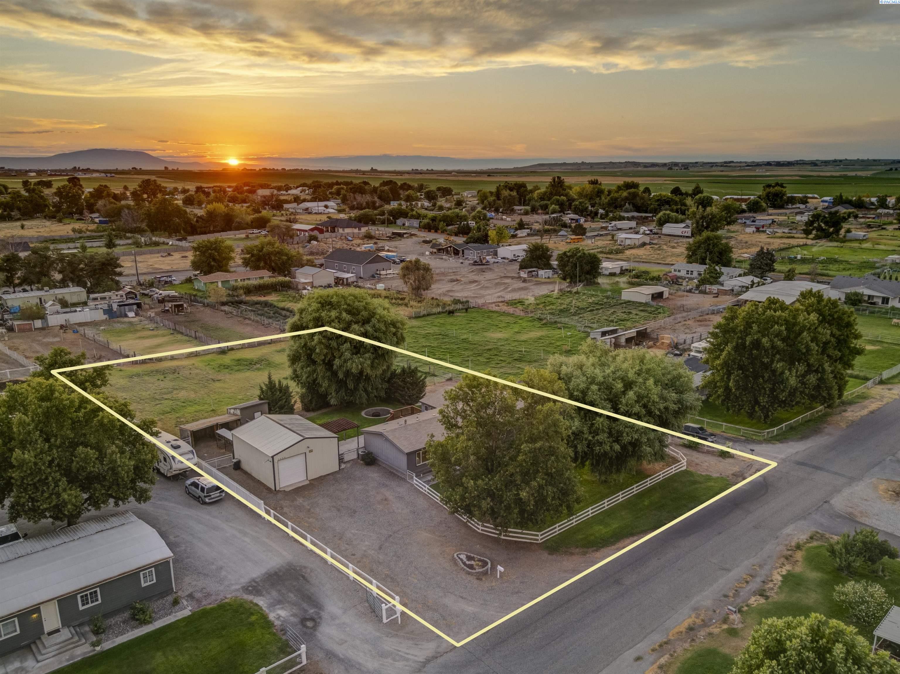 Property Photo:  7304 N Road 42  WA 99301 