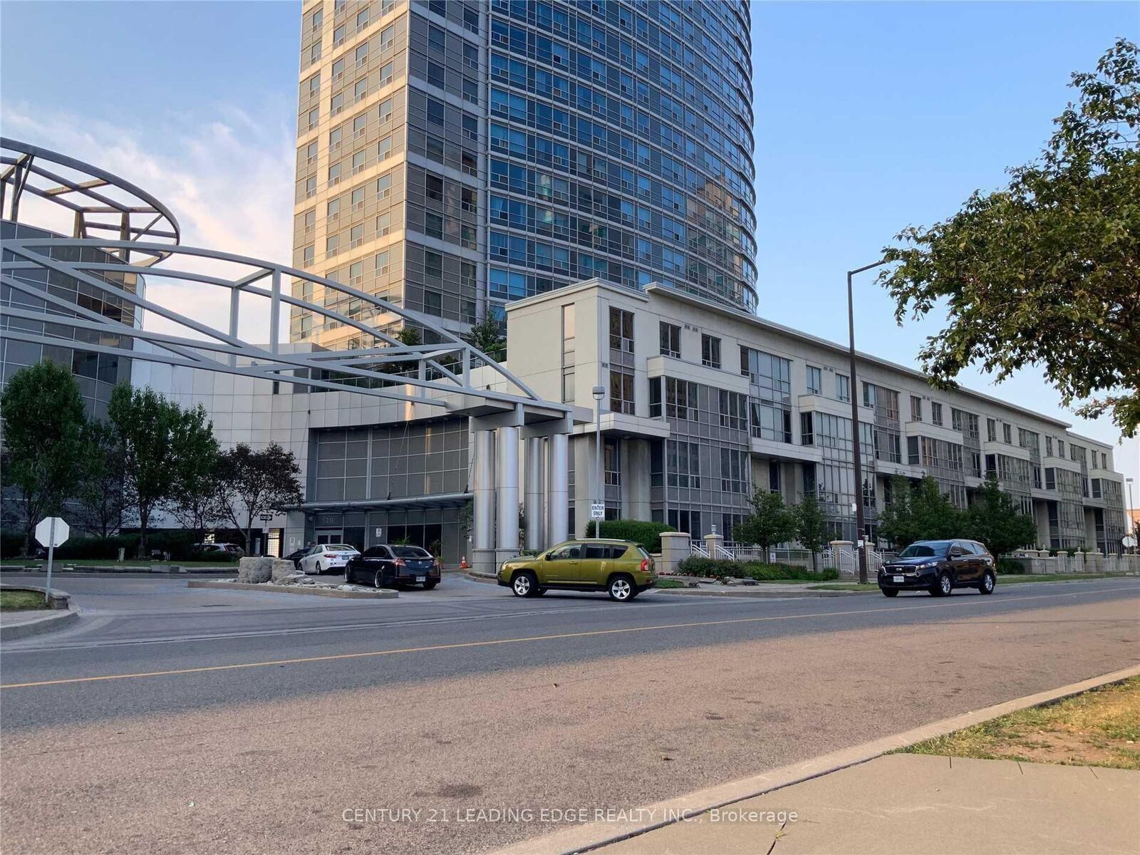 Property Photo:  38 Lee Centre Drive 1605  ON M1B 2J6 