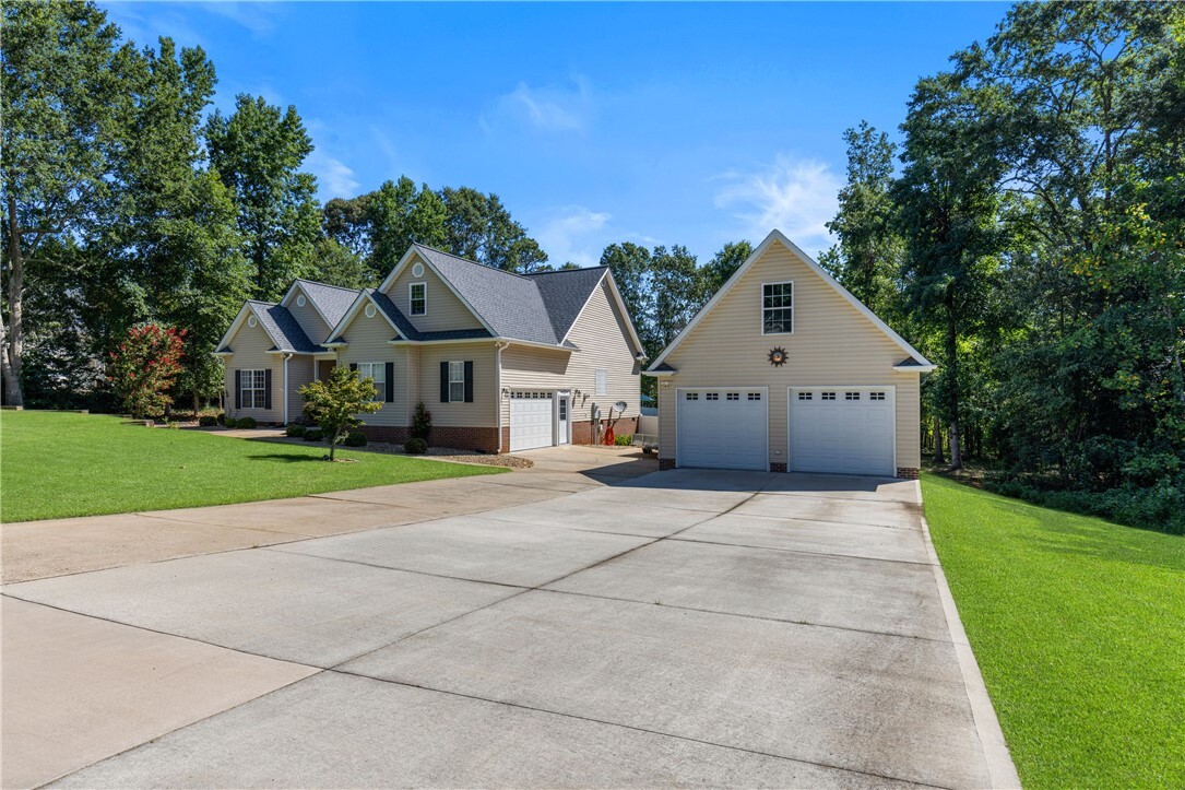 Property Photo: 105 Homestead Drive SC 29673