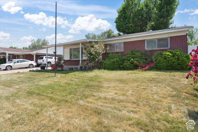 Property Photo: 175 Green Dr UT 84041