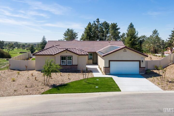 Property Photo: 5804 Levanto Street CA 93306