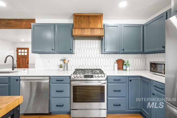 Property Photo: 1413 S Leadville Ave ID 83706