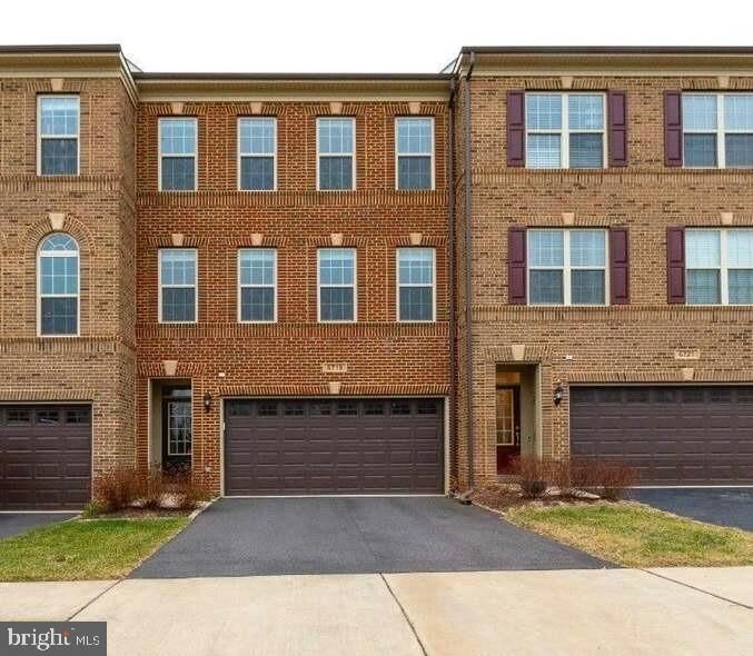 Property Photo:  6719 Pinchot Lane  VA 20169 