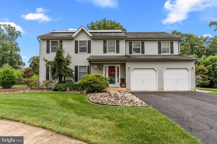 987 Highpointe Circle  Langhorne PA 19047 photo
