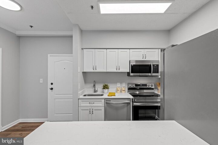 Property Photo:  1211 S Eads Street 108  VA 22202 