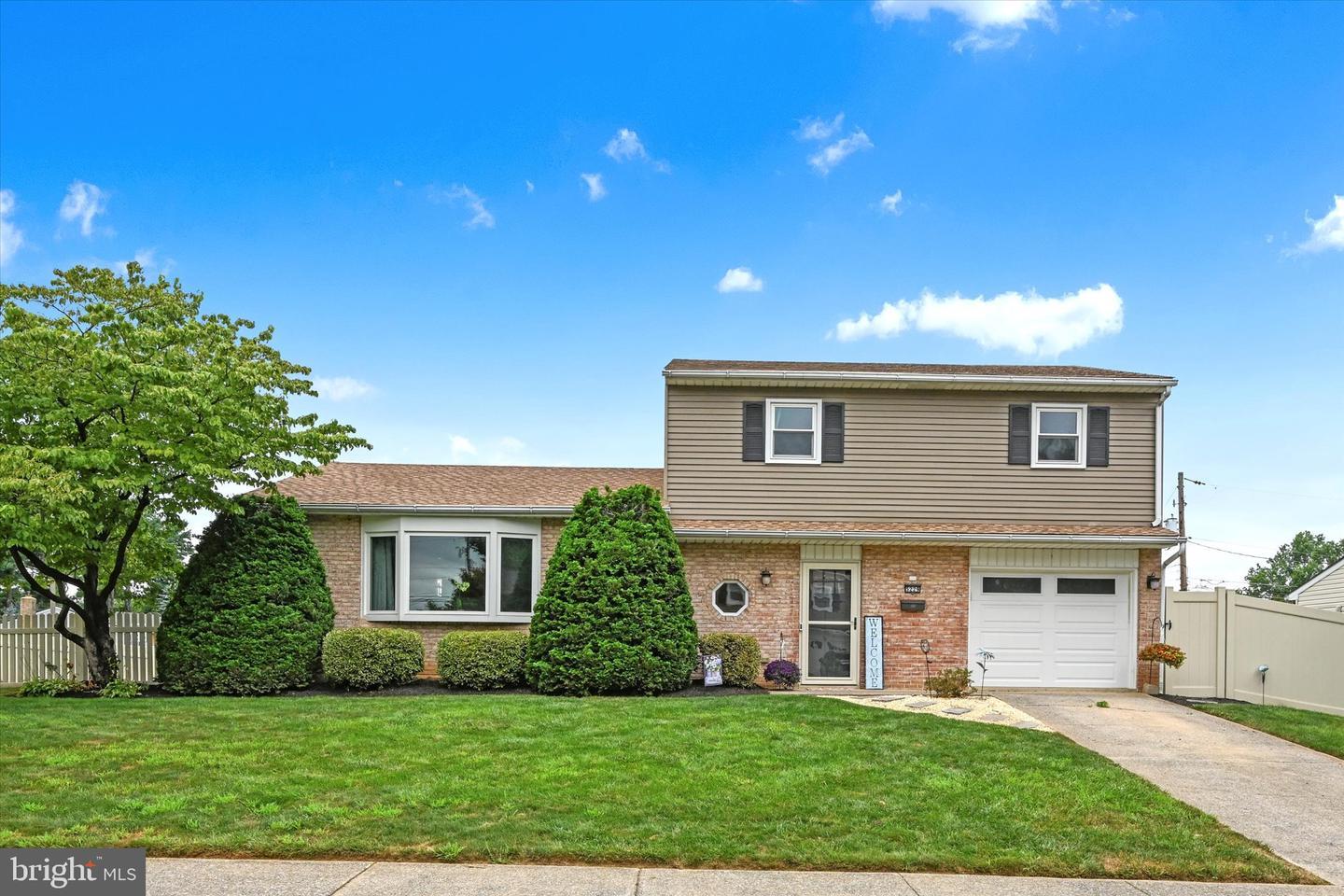 5229 Royal Drive  Mechanicsburg PA 17055 photo