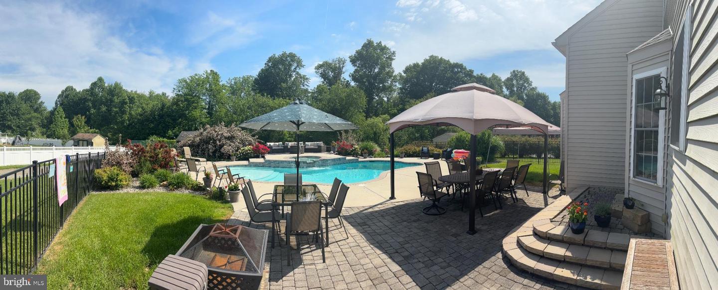 Property Photo: 113 Sandy Way PA 19320