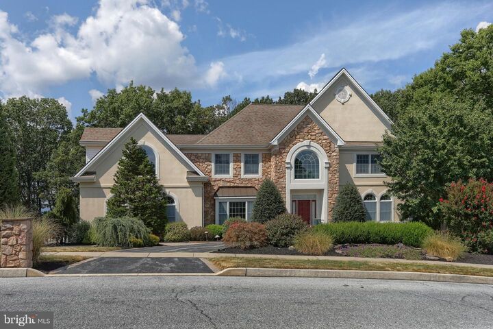 Property Photo: 1002 Peggy Drive PA 17036