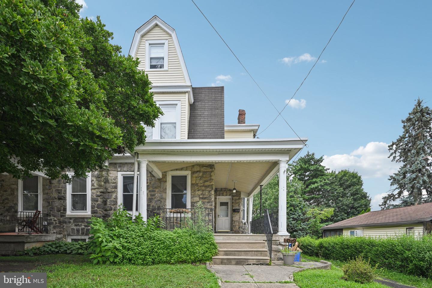 8029 Pine Road  Philadelphia PA 19111 photo