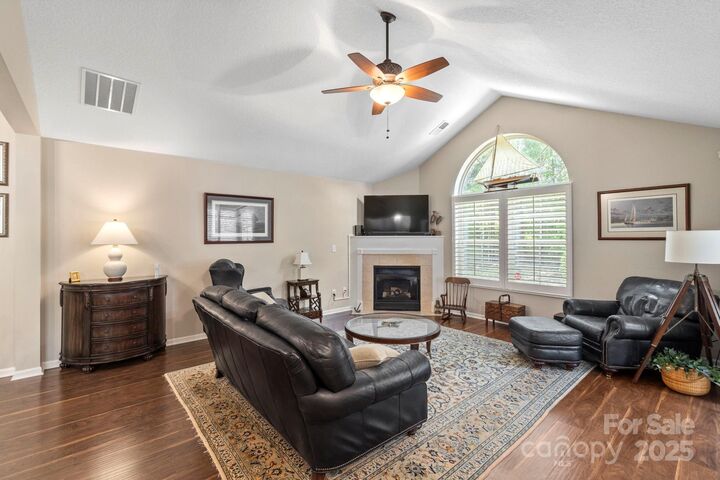 Property Photo: 2459 Coltsview Lane NC 28105