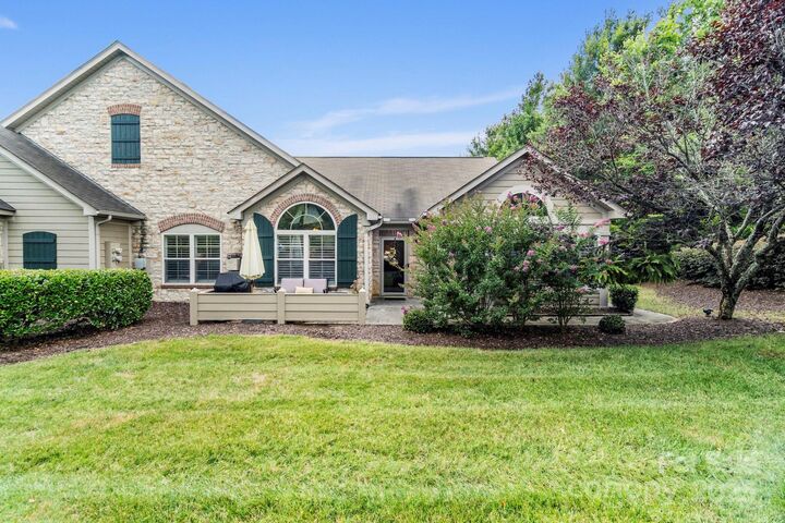 Property Photo:  2459 Coltsview Lane  NC 28105 