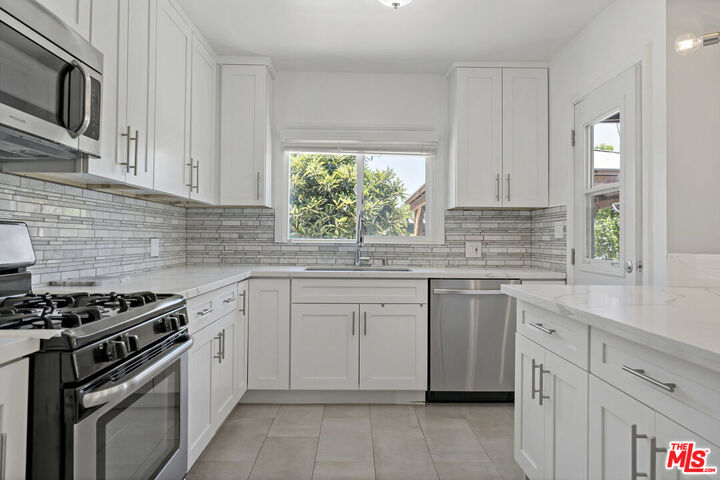 Property Photo: 10731 Gothic Ave CA 91344