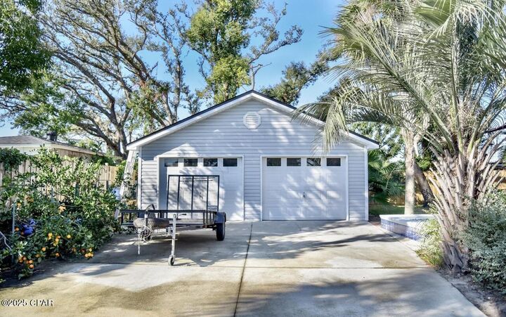 Property Photo: 1002 E 2nd Court FL 32401
