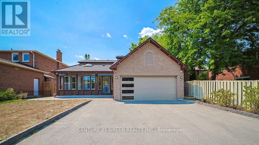 Property Photo: 236 Ingleton Boulevard ON M1V 2A2