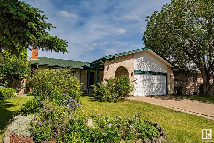 Property Photo:  3225 108 Street NW  AB T6J 3C9 