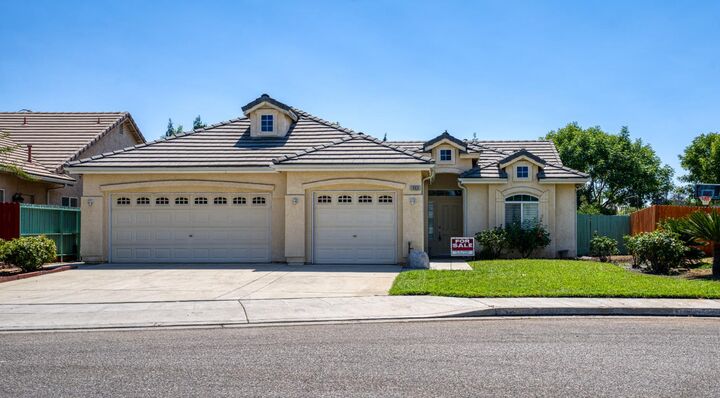 Property Photo:  10824 N Bunker Hill Drive  CA 93730