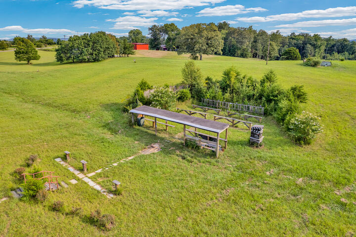 Property Photo: 622 Bone Cave Road TN 38581