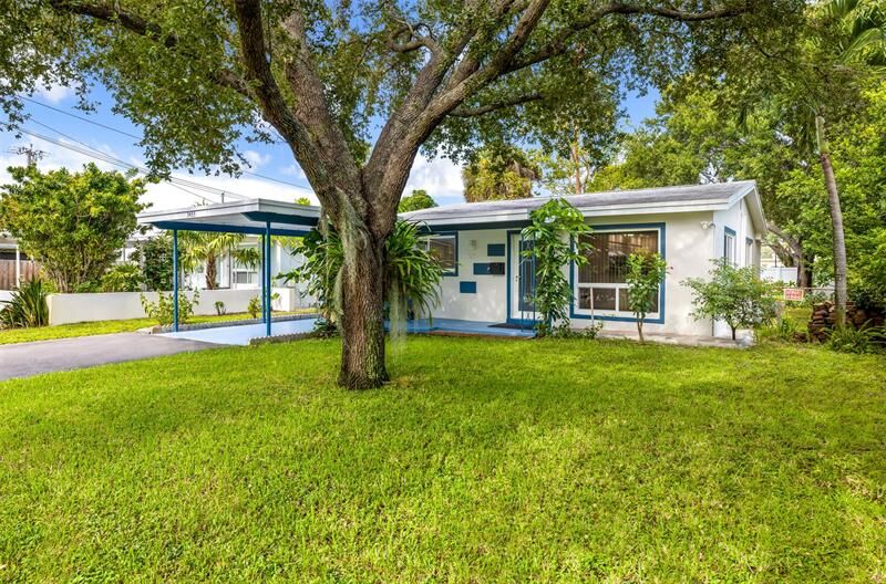 Property Photo: 3433 NE 13th Ave FL 33334