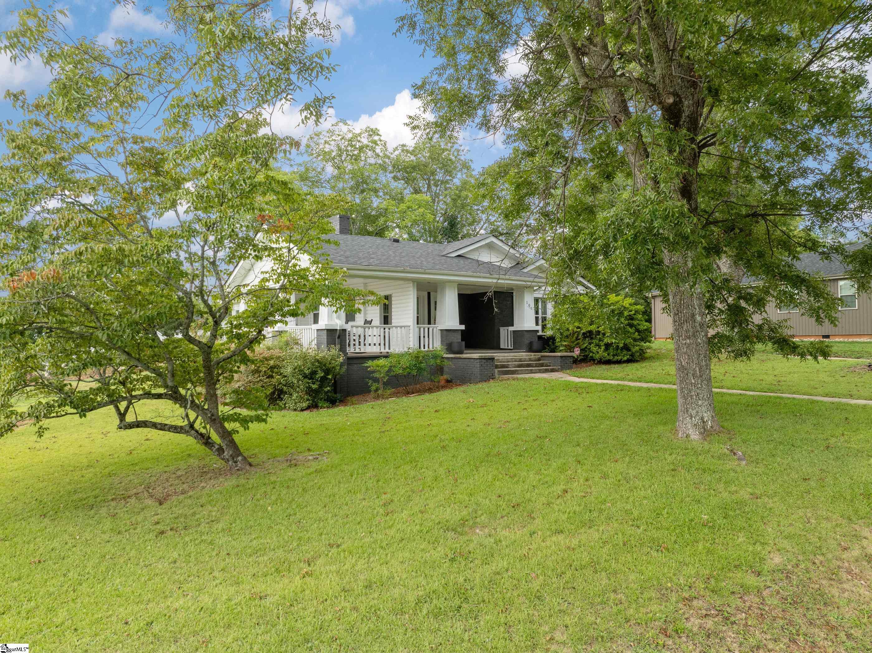 Property Photo: 101 W 3rd Avenue SC 29640