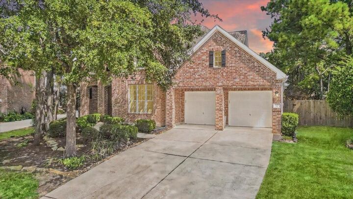 Property Photo: 127 N Concord Valley Circle TX 77382