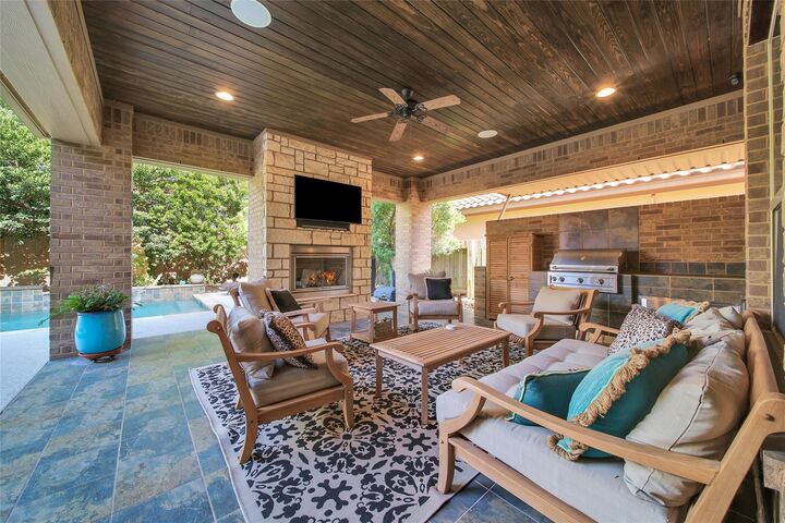 Property Photo: 15614 Lake Iris Drive TX 77070